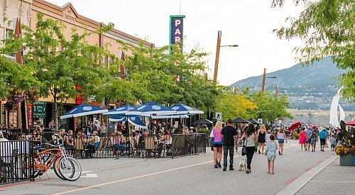Gates installed at either end of downtown Kelowna pedestrian zone after vehicle incident